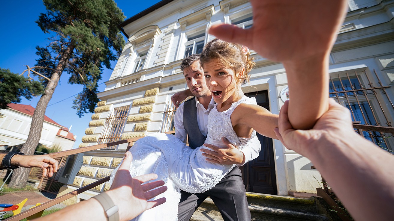 Hunt 4K - Mia Trejsi & Alexis Crystal [1080p]