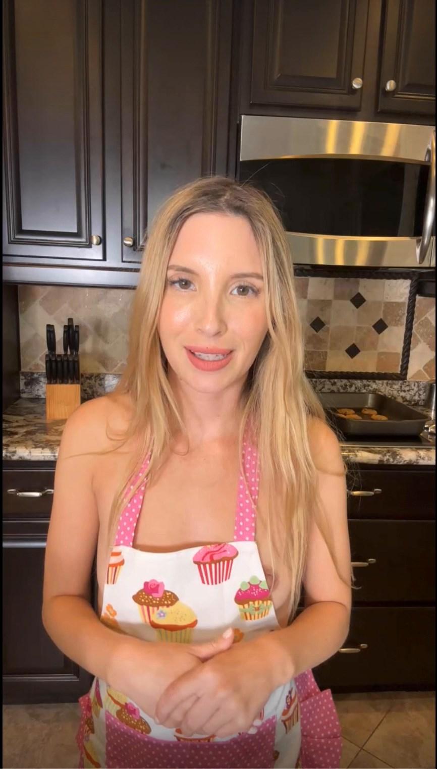 Piper Perri - Baking Live Stream - 1524p