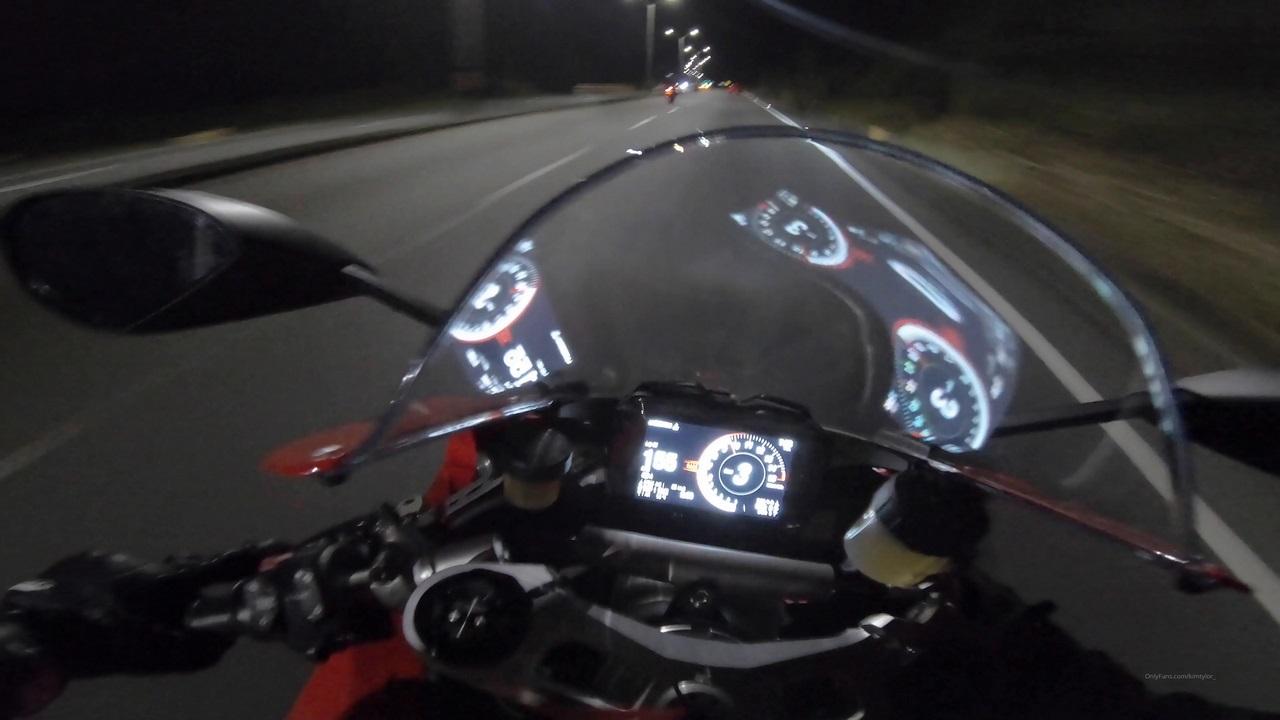 Kim Tylor - Driving My Moto Through The Night - 2160p