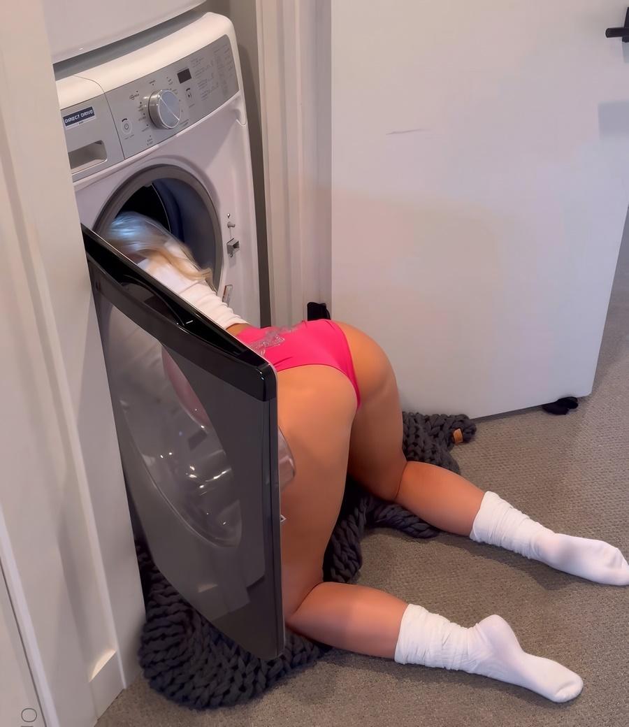 Mini Lilly - She Stuck In Washer Machine And Been Fucked FullHD 1080p