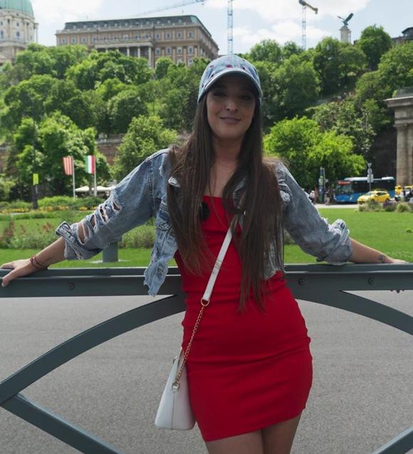 Amirah Adara - Running Into A Pornstar FullHD 1080p/HD 720p