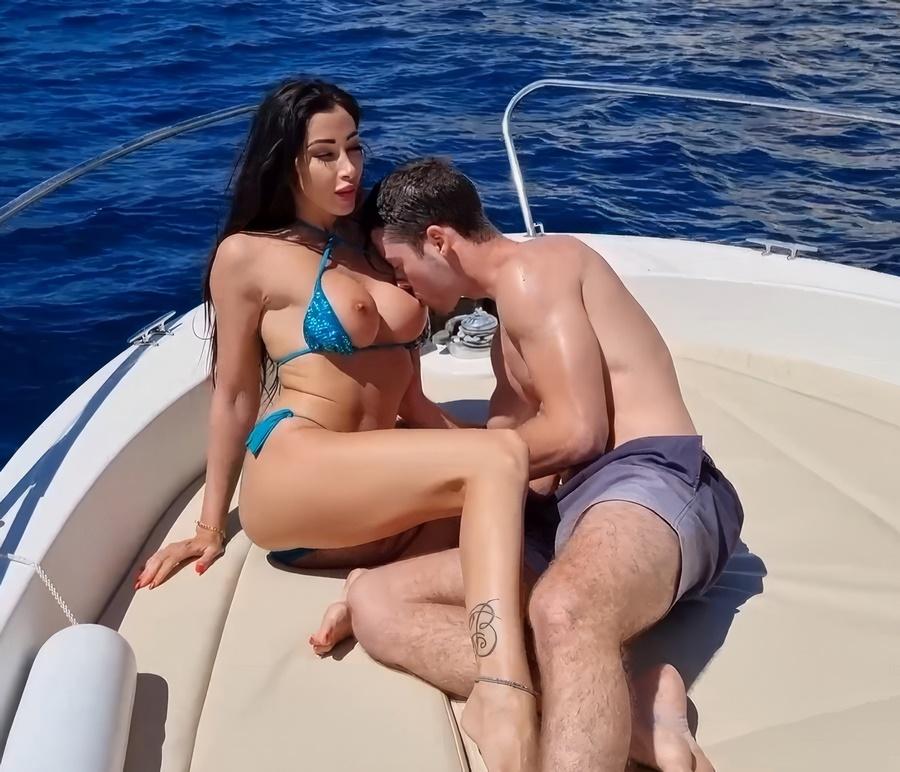 Clea Gaultier - Sex On A Boat Sunny Day FullHD 1080p