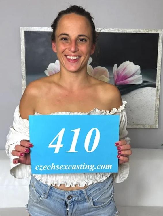 Reina Ross - She Wanted To Take A Picture, But She Got A Hard Cock FullHD 1080p