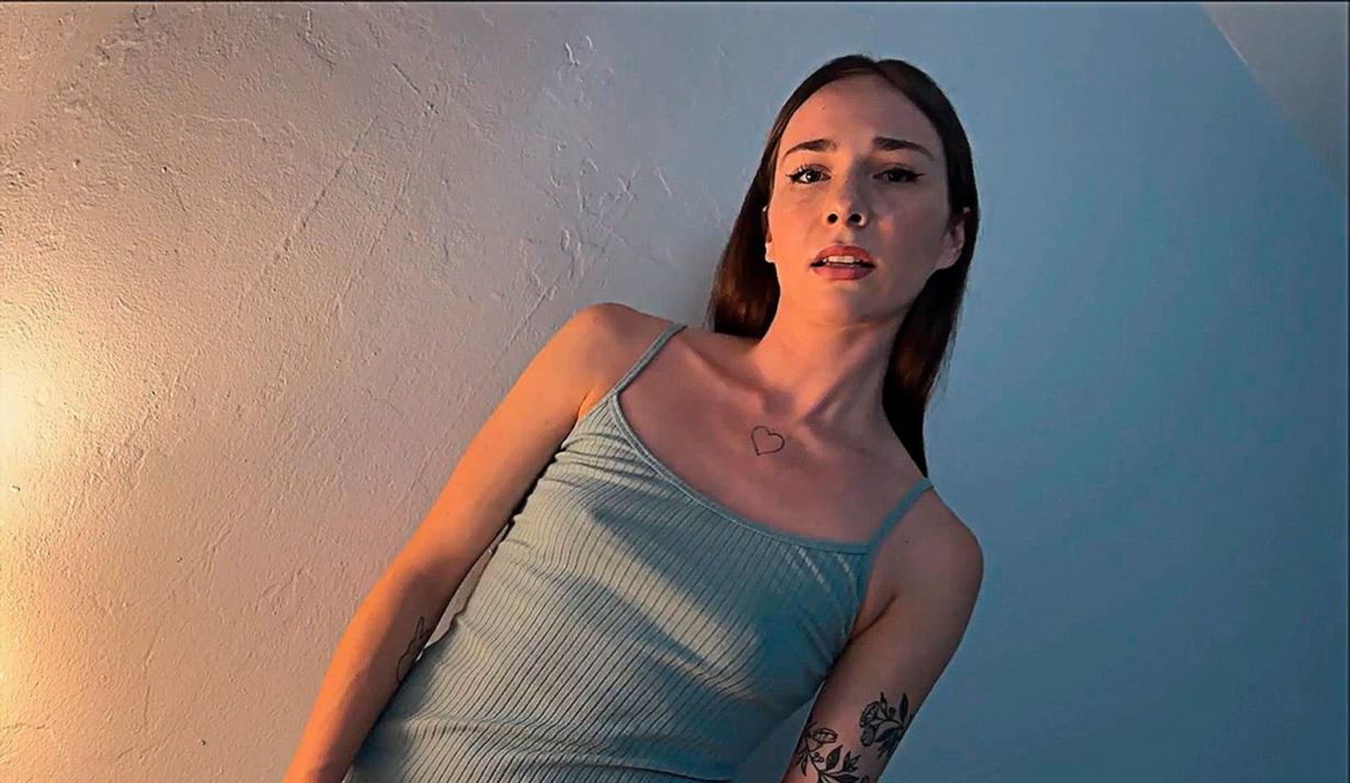 Tess Thompson - The Sneaky Roommate FullHD 1080p