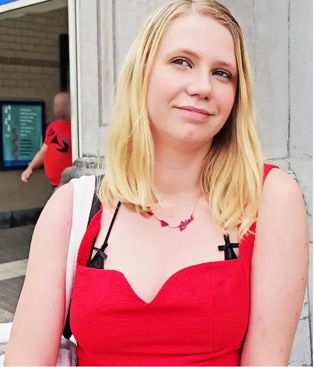 Lola de Mons - Lola, 28 Years Old, From Mons! FullHD 1080p/HD 720p