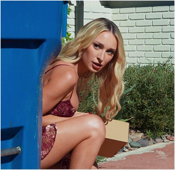 Meagan Moore - The Porch Pirate 4K 2160p/FullHD 1080p/HD 720p