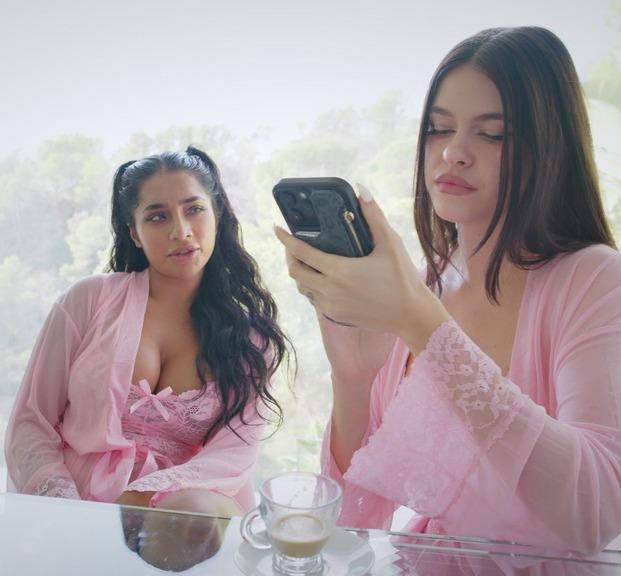 Yasmina Khan, Rossa Vaxx - Wild Orgy Rossa Vaxx And Yasmina Khan vs 5 Huge Cocks FullHD 1080p/HD 720p