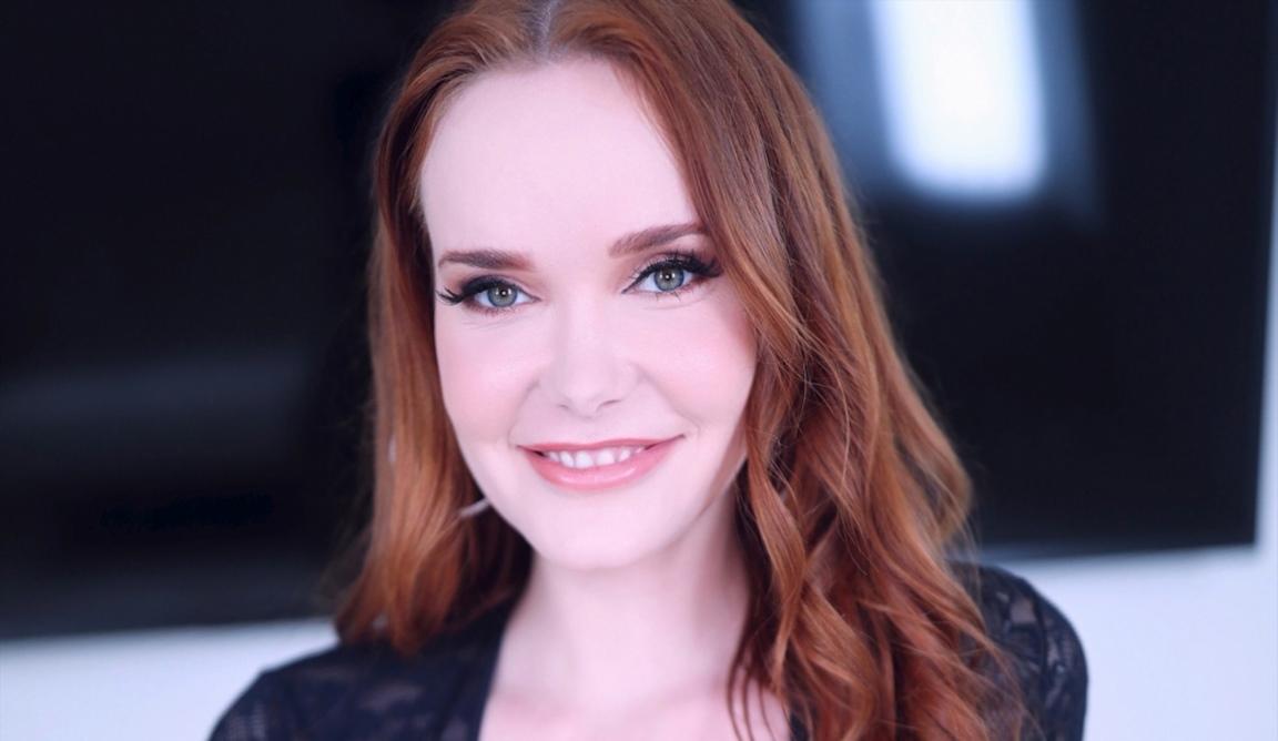 Chloe Foxxe - Chloe Foxxe's Fiery Red Locks Shine in Her Amateur Allure Debut FullHD 1080p