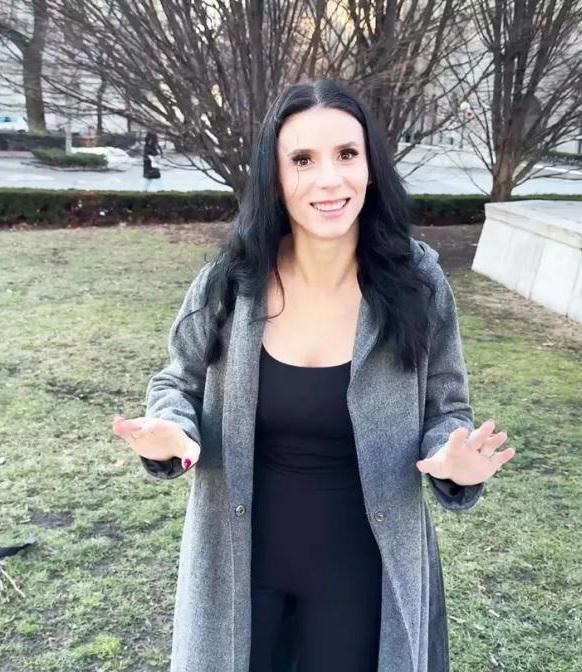 Nelly Kent - 28 years old, a little bombshell in love with France! FullHD 1080p