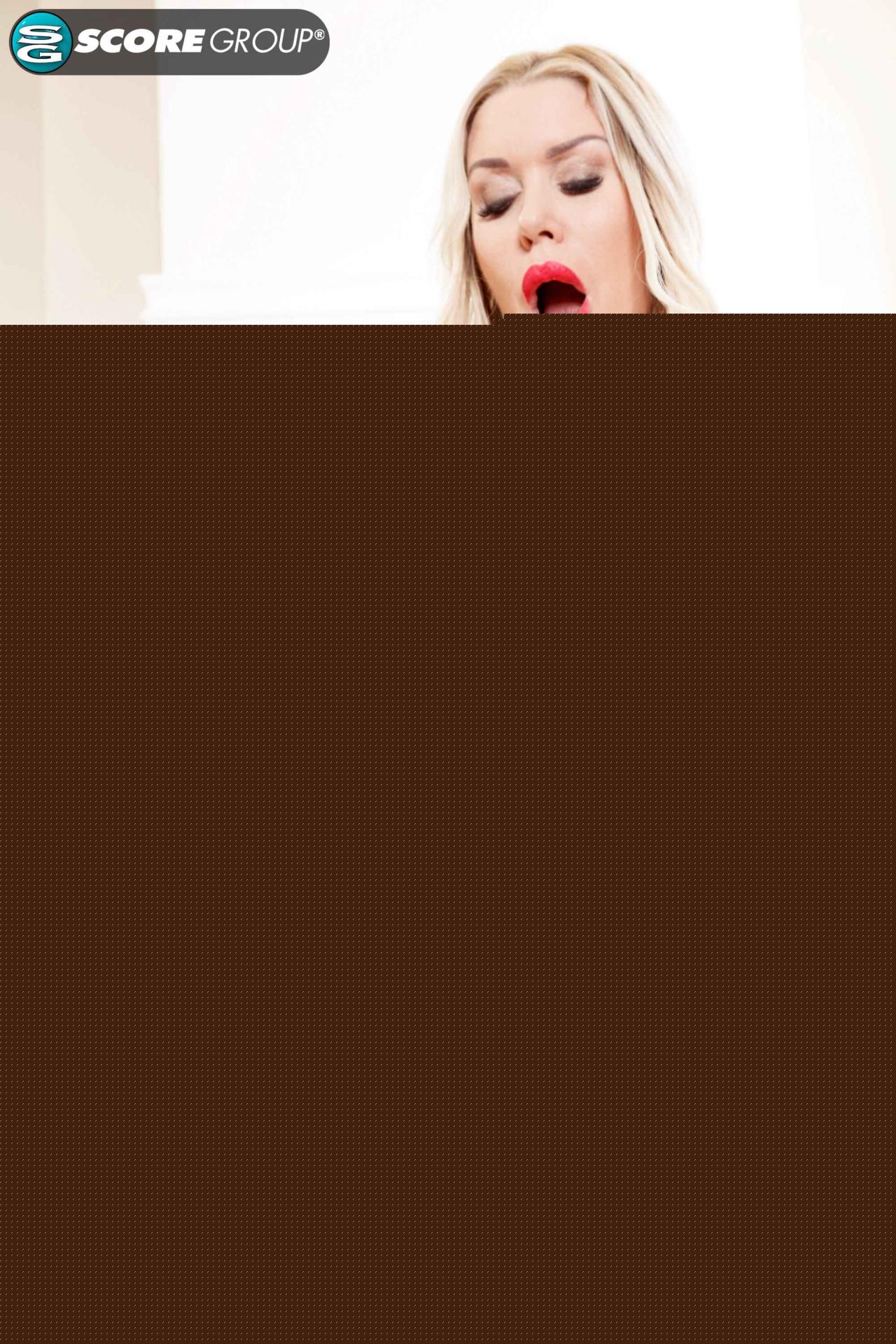 Tania Amazon - Tania Amazon Is In The Kitchen, But She's Not Cooking, She's Fucking Herself With A Big Toy - 720p