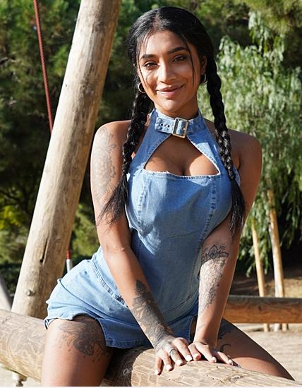 Yasmina Khan - Squirting Outside FullHD 1080p/HD 720p