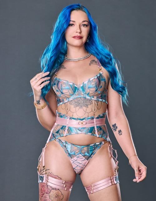 Kira McKay And Jerome New Bride Rides Cock While Hubby Watches 4K 2160p/FullHD 1080p/HD 720p