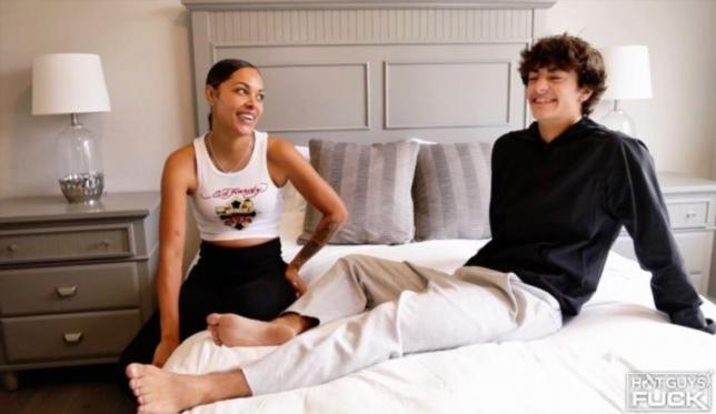 Sienna Harper - College Freshman Ty Young Drills 28-Year-Old MILF Sienna Harper's Tight Holes with His Young Cock! FullHD 1080p