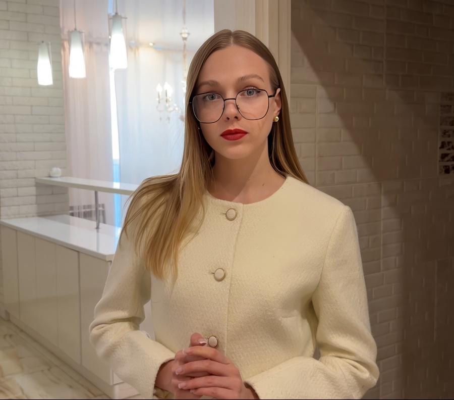 Arisha Mills - I'm Fucking a Married Realtor in Every Corner of the Apartment. She Cheats on Her Husband - She's a Whore UltraHD/4K 2160p