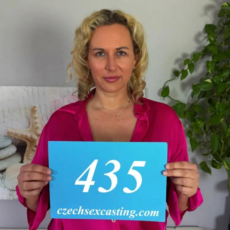 Kathy Deep - Busty milf bombshell shows off her massive boobs 4K 2160p