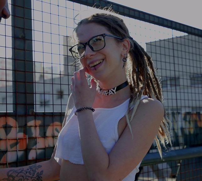 Eva Fay - Me encuentro esta putita italiana en la calle y la traigo a casa a destrozarle el culo FullHD 1080p/HD 720p