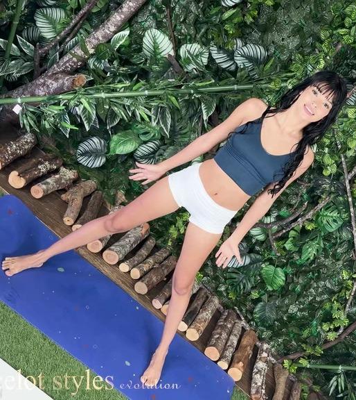 Ellie Nova - stretching the ass of hot Ellie Nova in a deep double anal FullHD 1080p/HD 720p