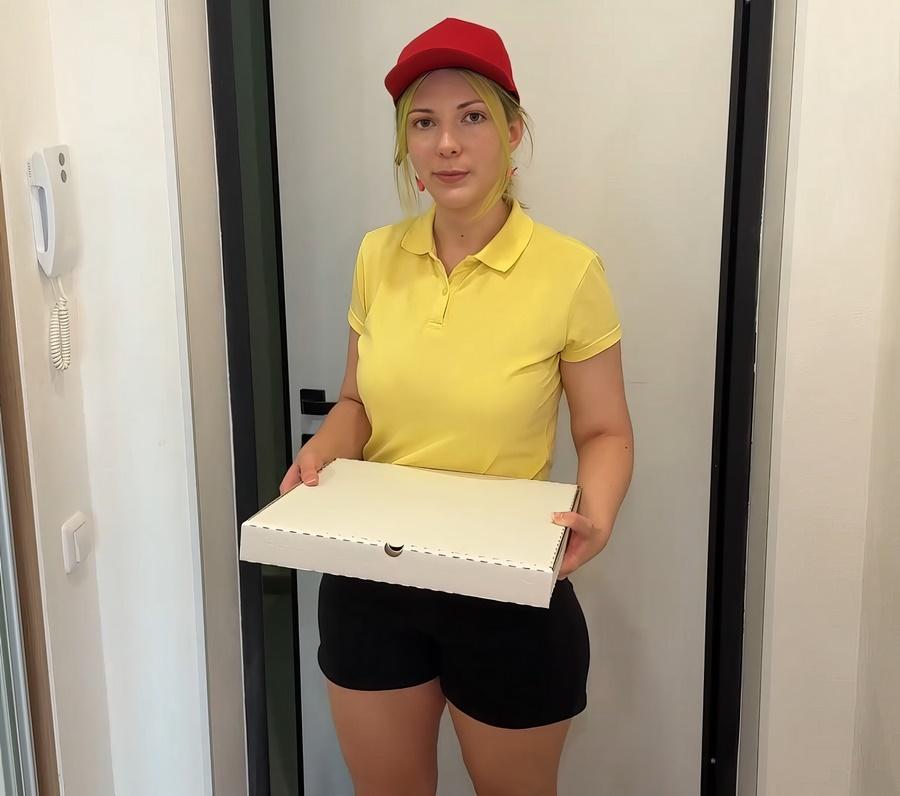 Lika Busy - The Pizza Delivery Girl Offered An Unusual Way To Make Up For The Botche FullHD 1080p